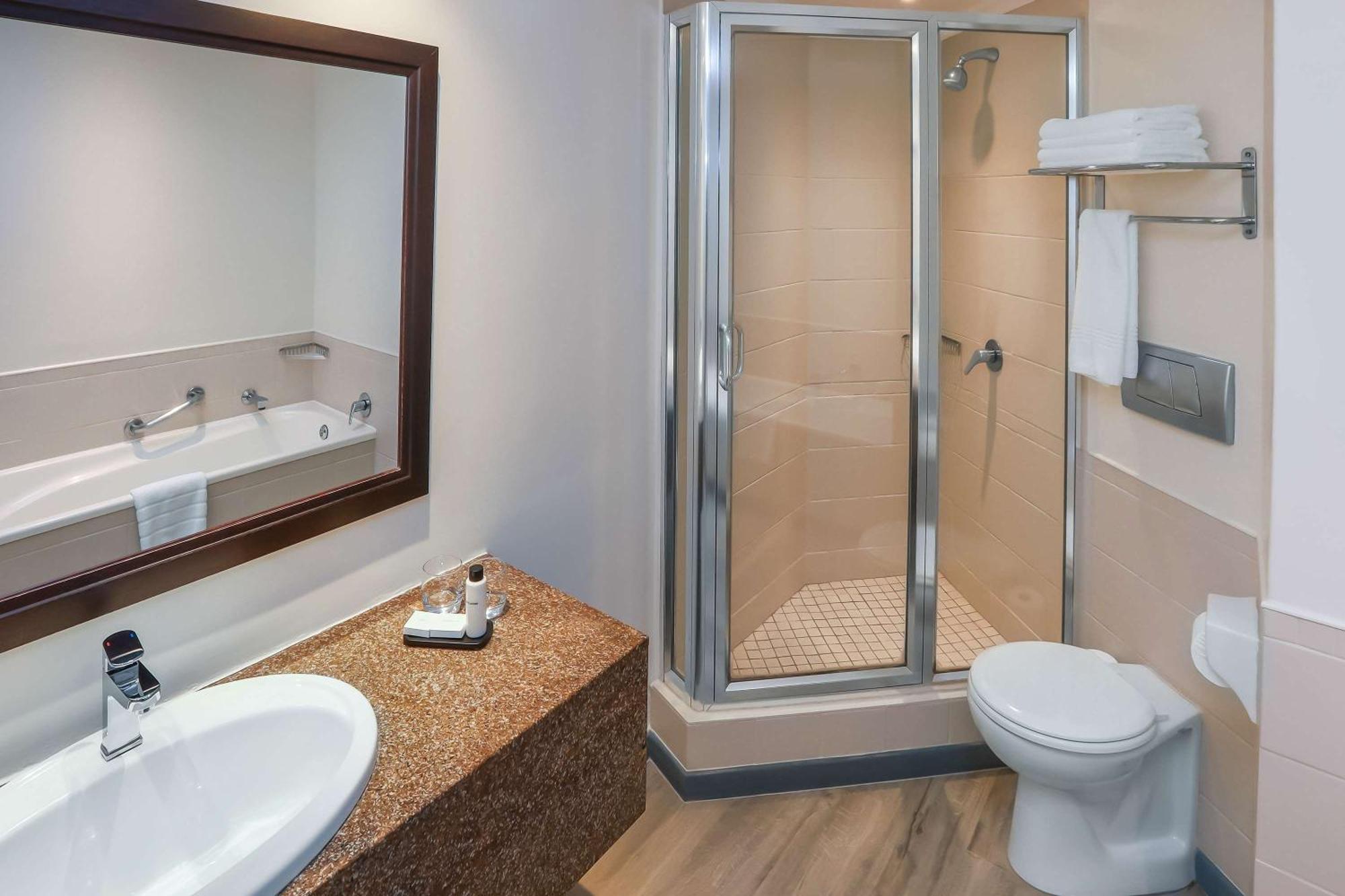 Garden Court East London Hotel Luaran gambar