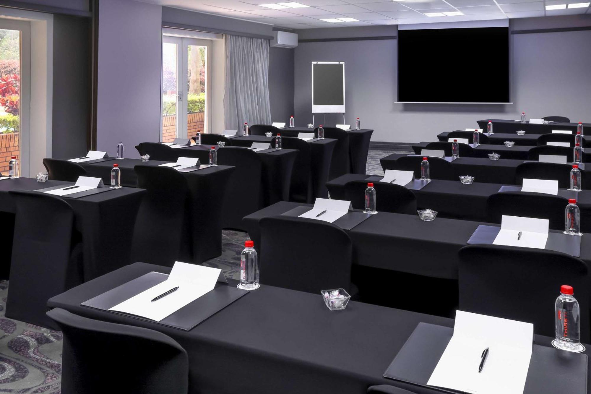 Garden Court East London Hotel Luaran gambar